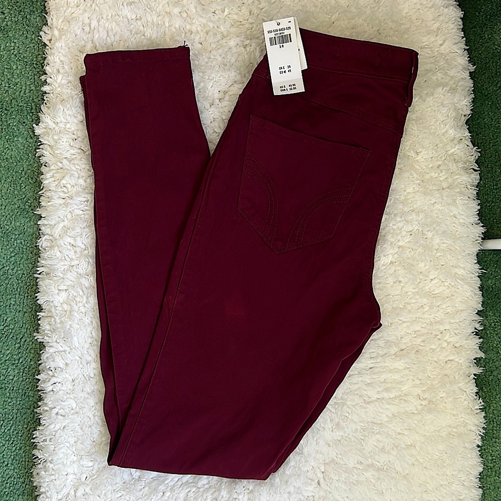 HOLLISTER. BURGUNDY SKINNY JEANS. SIZE 3R